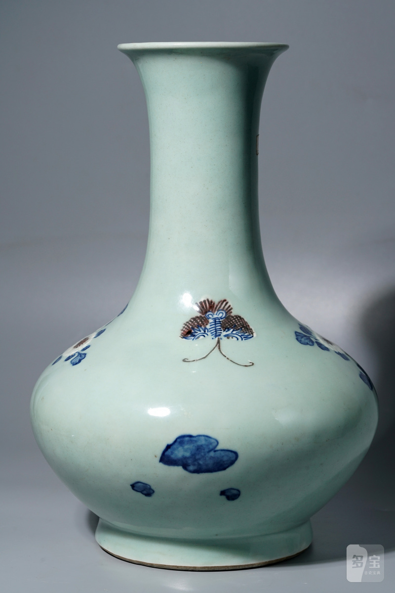 清乾隆 青釉青花釉里红重阳菊艳图撇口瓶 - 图7